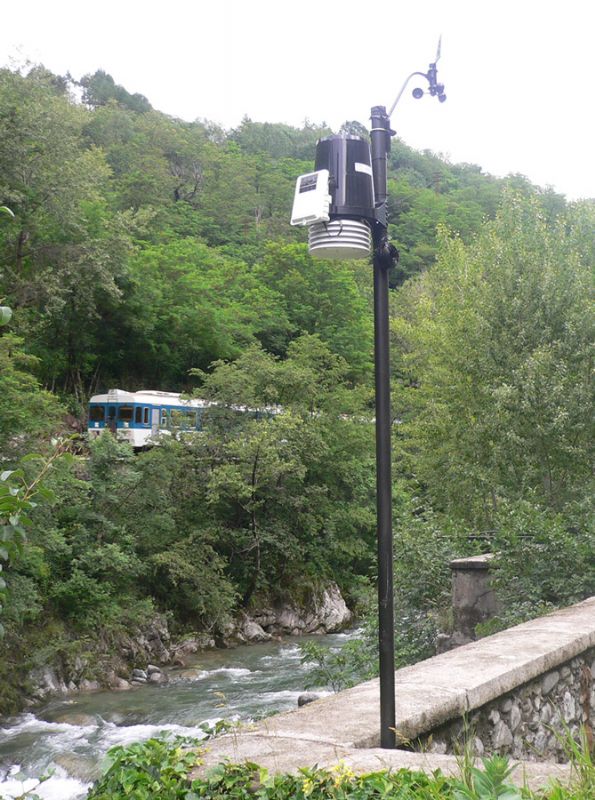 La stazione meteorologica installata all'esterno del Museo dell'energia idroelettrica di Cedegolo