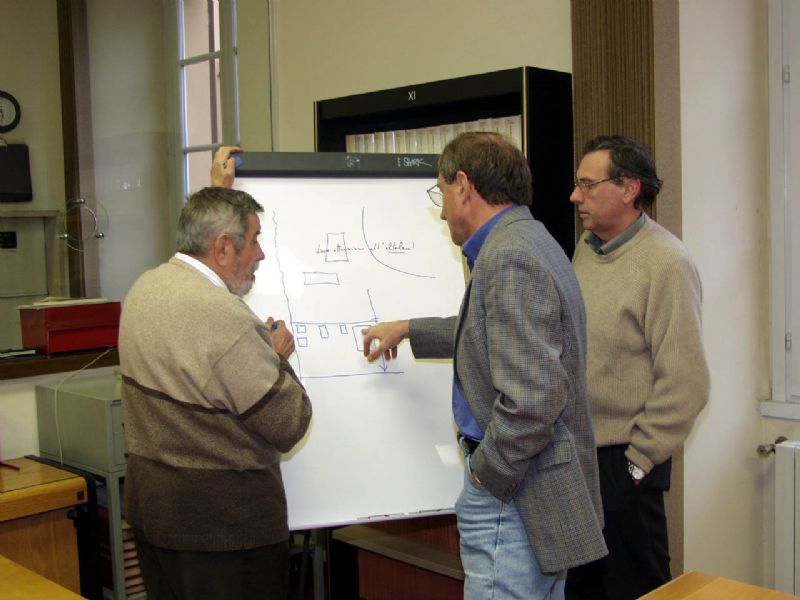 Giorgio Nebbia con Marino Ruzzenenti e Pier Paolo Poggio in una fotografia del 2004.